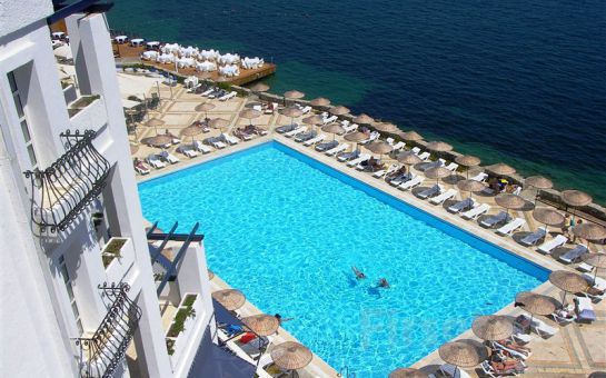 Bodrumun Maviliğinde Denize Sıfır Yaz Tatili Mavi Kumsal Otel’de Yarım Pansiyon Tatil Fırsatı