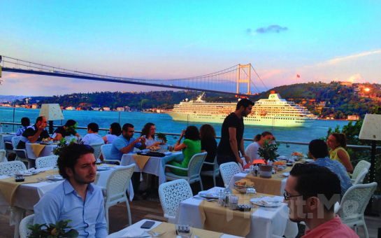 Rumeli Hisarı Seyir Terrace Restaurant’ta Muhteşem Boğaz Manzarası Eşliğinde Canlı Müzik ve İçki Dahil Akşam Yemeği