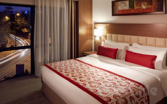 Mercure İstanbul Altunizade Hotel’de 2 Kişi 1 Gece Konaklama, Kapalı Havuz, Fitness Kullanımı