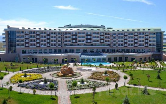 Safran Thermal Resort Sandıklı’da Yarım Pansiyon Konaklama, Termal Havuz ve SPA Kullanımı