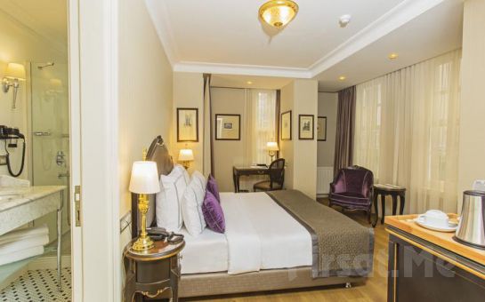 Meroddi Pera Hotel Galata’da 2 Kişi 1 Gece Konaklama Ve Kahvaltı Keyfi