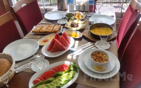 Ramazan Ayında Sevdiklerinizle Sahur Keyfi İçin Çamlıca Lalezar Cafe’de Muhteşem İstanbul Manzarası Eşliğinde Sahur Menüsü