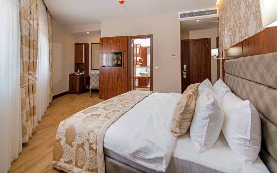 Yenibosna Midmar Deluxe Hotel’in Modern ve Şık Odalarında 2 Kişi 1 Gece Konaklama Keyfi, Kahvaltı Seçeneğiyle