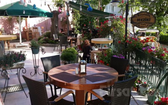 Tarihi Meziki Köşkü Bahçesinde Büyükada Anastasia Garden Cafe & Restaurant’ta Sınırsız Çay Eşliğinde Zengin içerikli Serpme Kahvaltı Keyfi