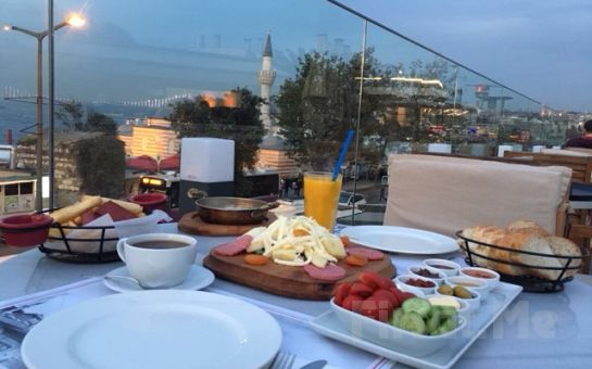 Boğaz Manzaralı Üsküdar Askadar Restaurant’ta Sınırsız Çay Eşliğinde Serpme Kahvaltı Keyfi