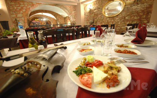Kumkapı Tonoz Restaurant’ta İçki Dahil Fasıllı Leziz Yemek Menüsü ve Doyasıya Eğlence
