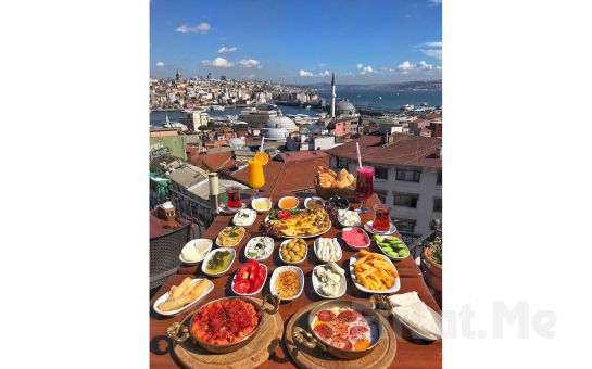 Süleymaniye Şehr-i Saadet Cafe’de Deniz Manzarası Eşliğinde Serpme Kahvaltı Keyfi