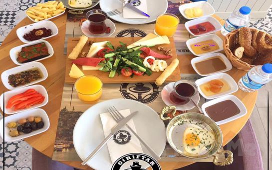 Göz Alıcı Bir Manzara ve Sınırsız Çay Eşliğinde Süleymaniye Giriftar Cafe’de Serpme Kahvaltı Keyfi