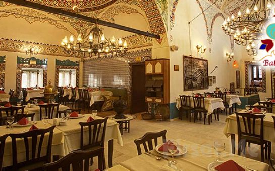 Eminönü Bab-ı Hayat Restaurant’ta Fasıl Eşliğinde Geleneksel İftar Sofrası