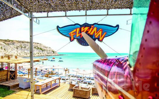 Çeşme Fly-Inn Beach Club’ta Plaj Girişi ve Gün Boyu Eğlence