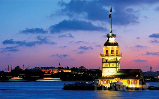 Kız Kulesi’nde İstanbul Manzarası Eşliğinde Romantik Akşam Yemeği