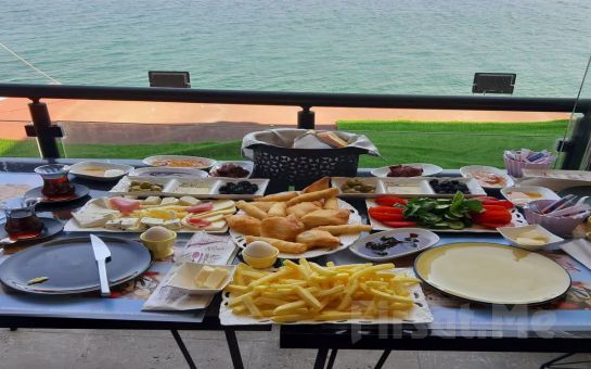 Mudanya The Blue Cafe’de Deniz Manzarası Eşliğinde Serpme Kahvaltı Keyfi