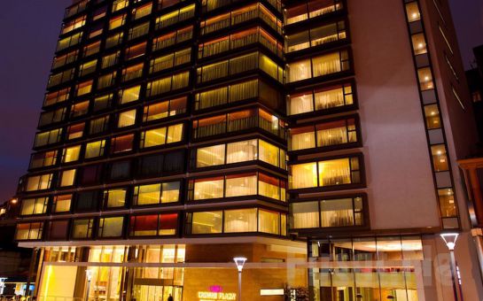 Crowne Plaza İstanbul Harbiye Hotel’de Yılbaşına Özel 2 Kişilik Konaklama, Yılbaşı Yemeği, Yemek Esnasında Alkollü İçecek, Ertesi Gün Odaya Kahvaltı, Geç Çıkış İmkanı Dahil Yılbaşı Paketi