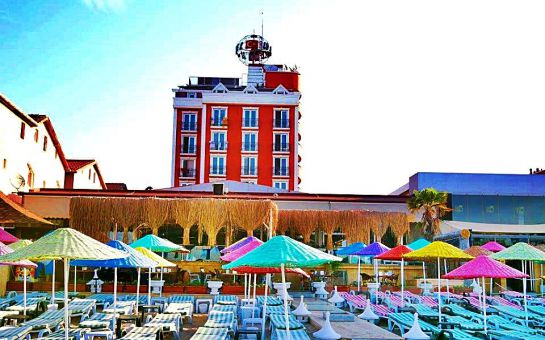 Denize Sıfır Kumburgaz Blue World Hotel’de İki Kişilik Konaklama, Kahvaltı, Özel Plaj ve Havuz Kullanımı