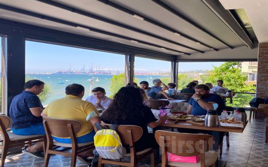 Avcılar Majestic Restaurant & Cafe’de Sınırsız Çay Eşliğinde Denize Nazır Serpme Kahvaltı Keyfi