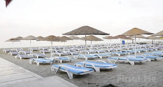 Denize Sıfır Kumburgaz Ranax Hotel’de İki Kişilik Konaklama, Kahvaltı ve Özel Plaj Kullanımı