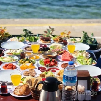 Aqua Blue Cafe Büyükçekmece’de Serpme Kahvaltı Keyfi (Türk Kahvesi İkramıyla)