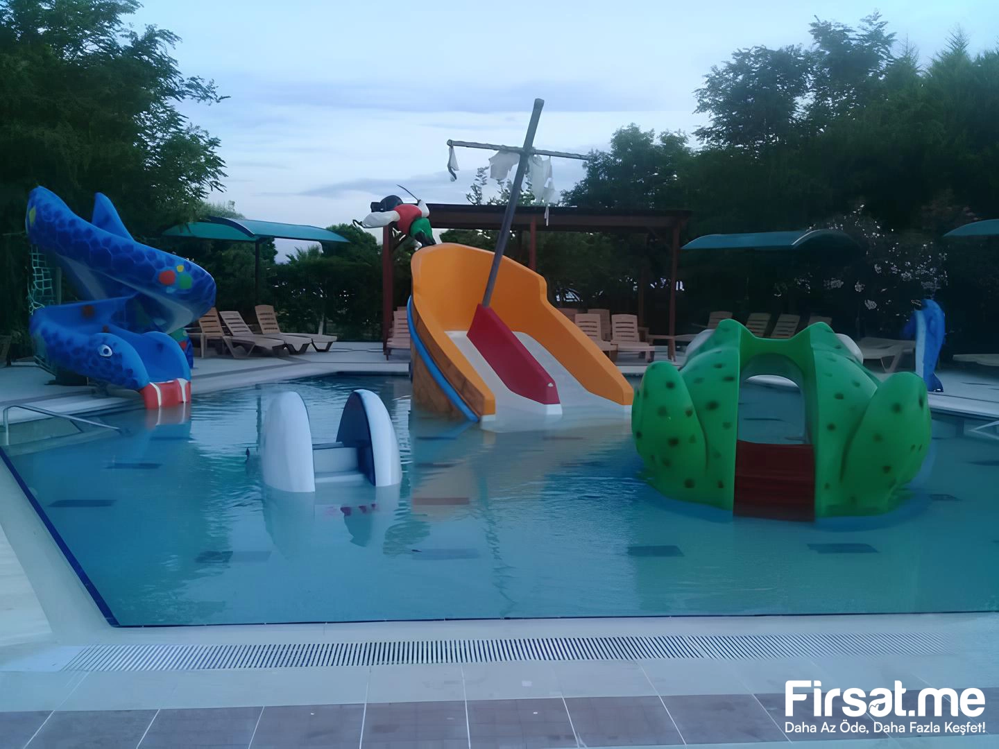 Balıkesir Edremit Blue Zest Aquapark & Beach Giriş Bileti (Online Özel İndirim)