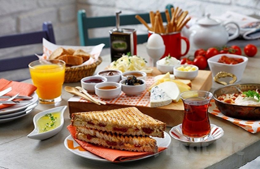 Marmara Denizi Manzarası Eşliğinde Kahvaltı Keyfi Bayramoğlu Paradise İsland Otel'de Kahvaltı keyfi