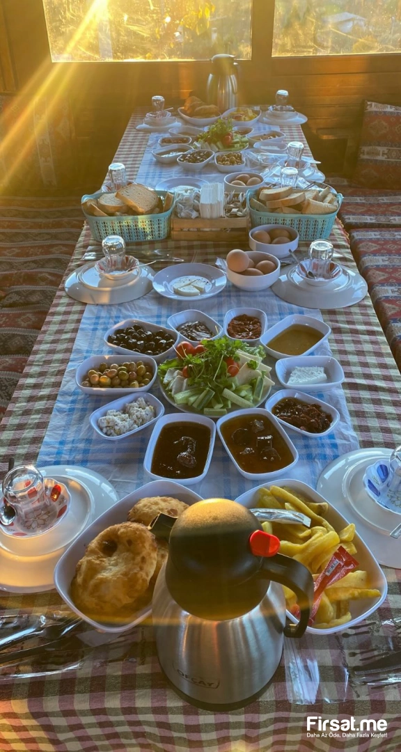 İzmir Çiçekliköy Yeni Asmalı’da Doğa içerisinde Serpme Kahvaltı Keyfi