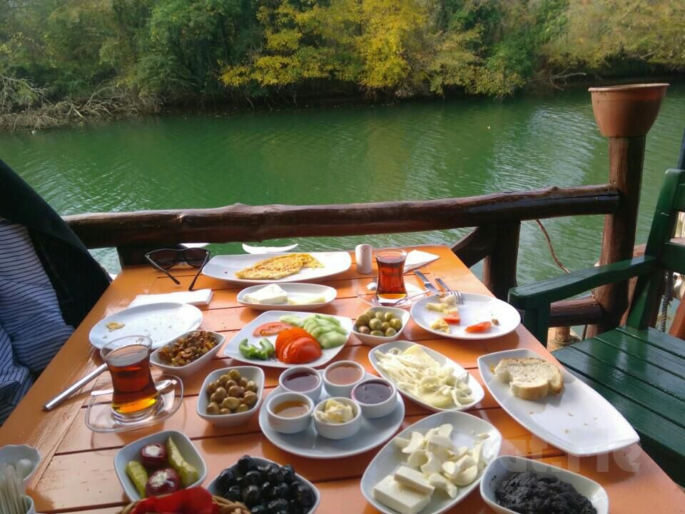 Ağva Kapım Hotel'de Nehir Kenarında Enfes Serpme Kahvaltı