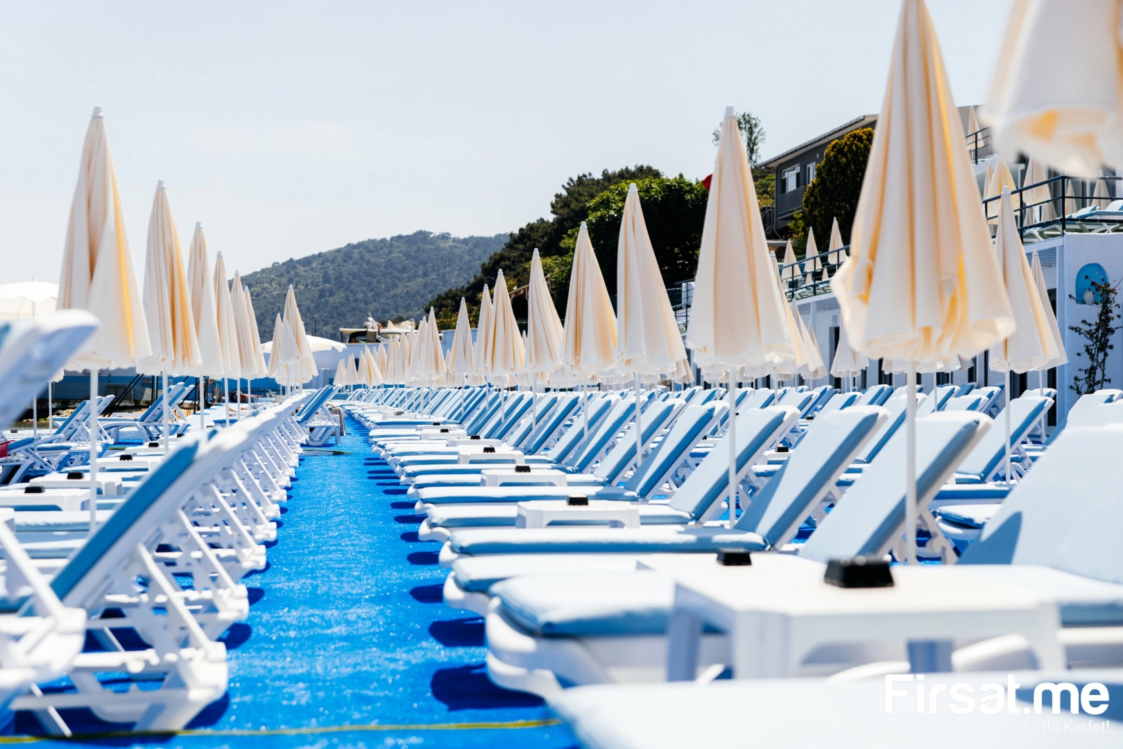 Büyükada Nakibey Plajı Şezlong ve Şemsiye Dahil Giriş Bileti (Online Özel İndirim)