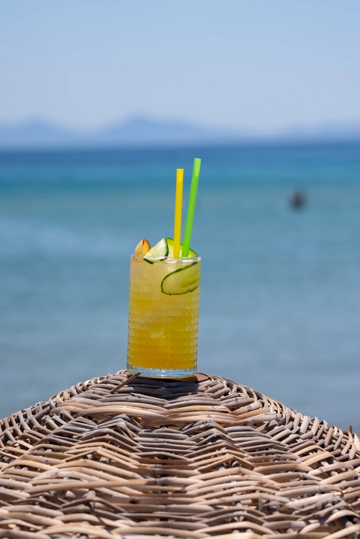 Lagada Beach Sarımsaklı’da, İçecek Dahil Tüm Gün Plaj Giriş Bileti (Online Özel İndirim)