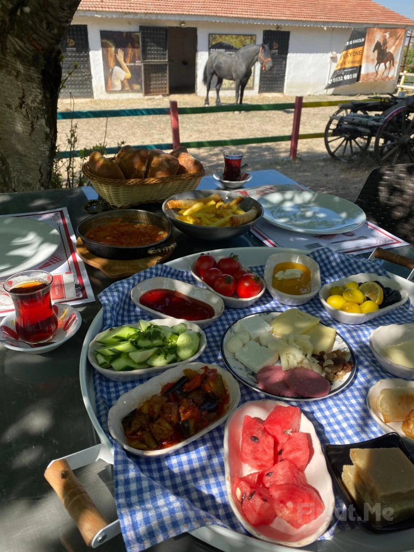 Ankara Altınyele Binicilik’te Serpme Kahvaltı ve Atlı Safari Keyfi