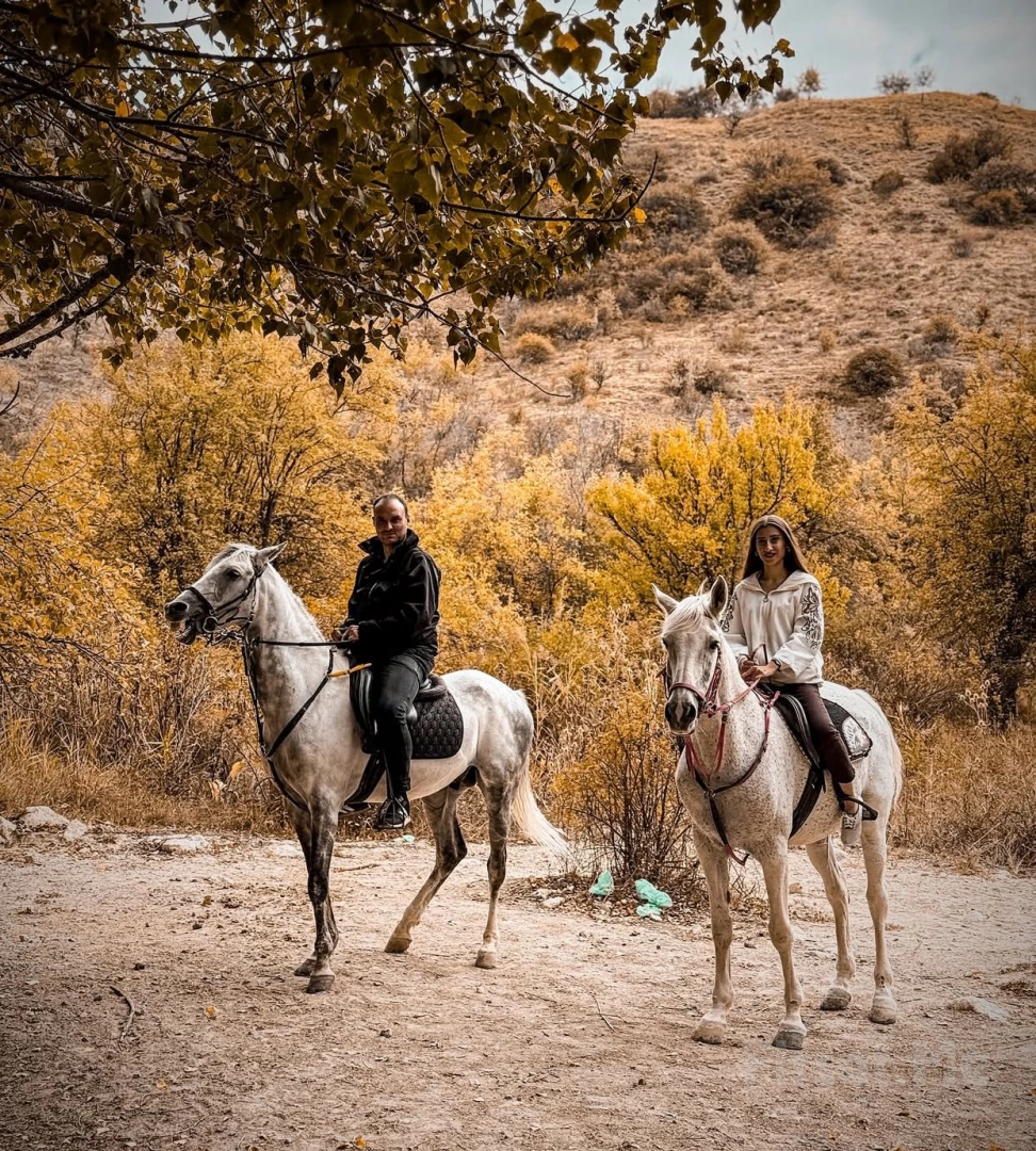 Ankara Altınyele Binicilik’te Serpme Kahvaltı ve Atlı Safari Keyfi