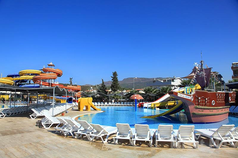 Gümüldür Yalı Castle Aquapark